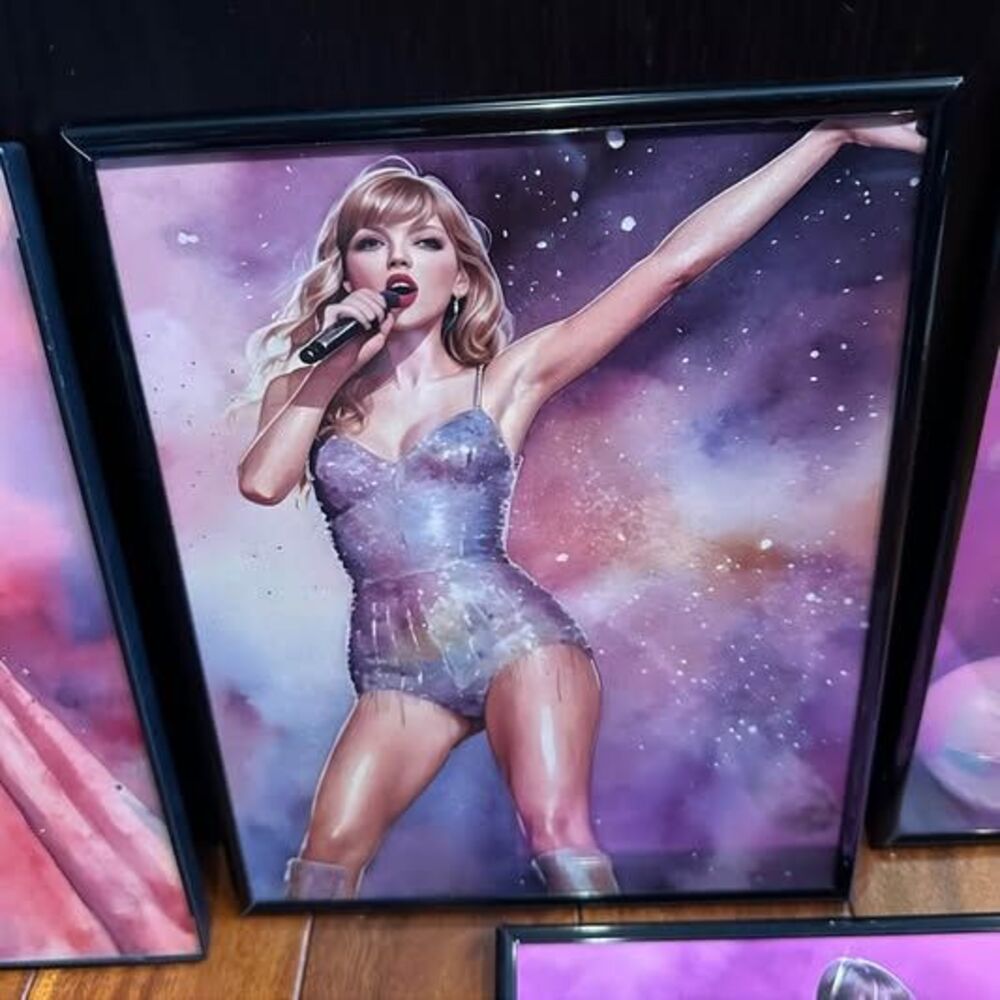 Taylor Swift Picture Lot Set of 5 - Picture 3 of 7